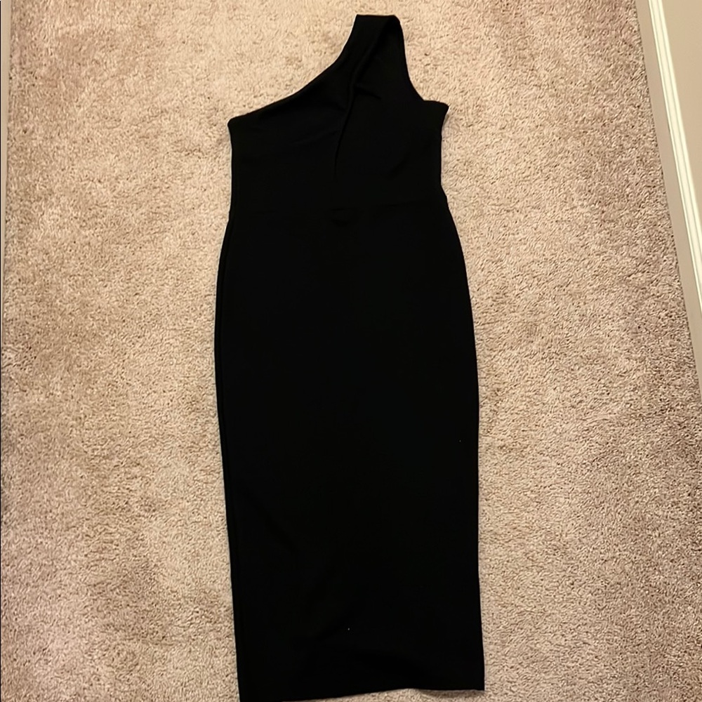 Elegant One-Shoulder Cutout Dress
